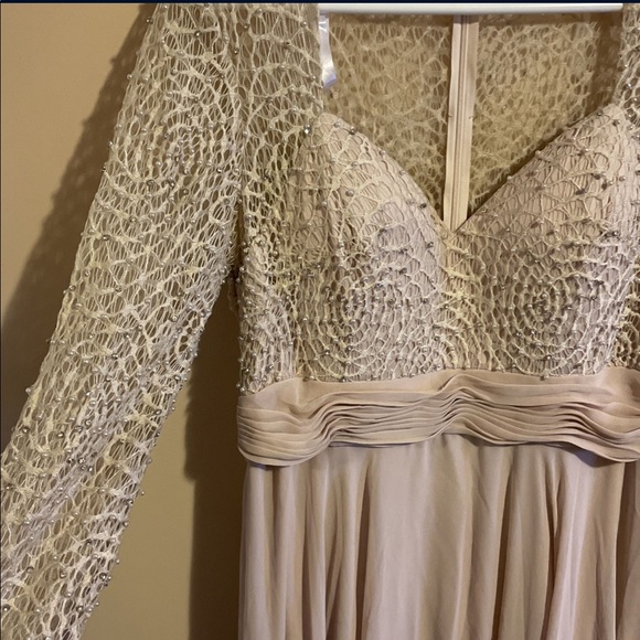 Custom made Woman’s fancy dress - Picture 3 of 3